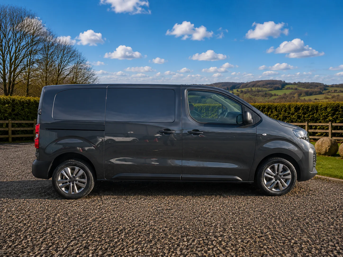 peugeot-expert-m-asphalt-side
