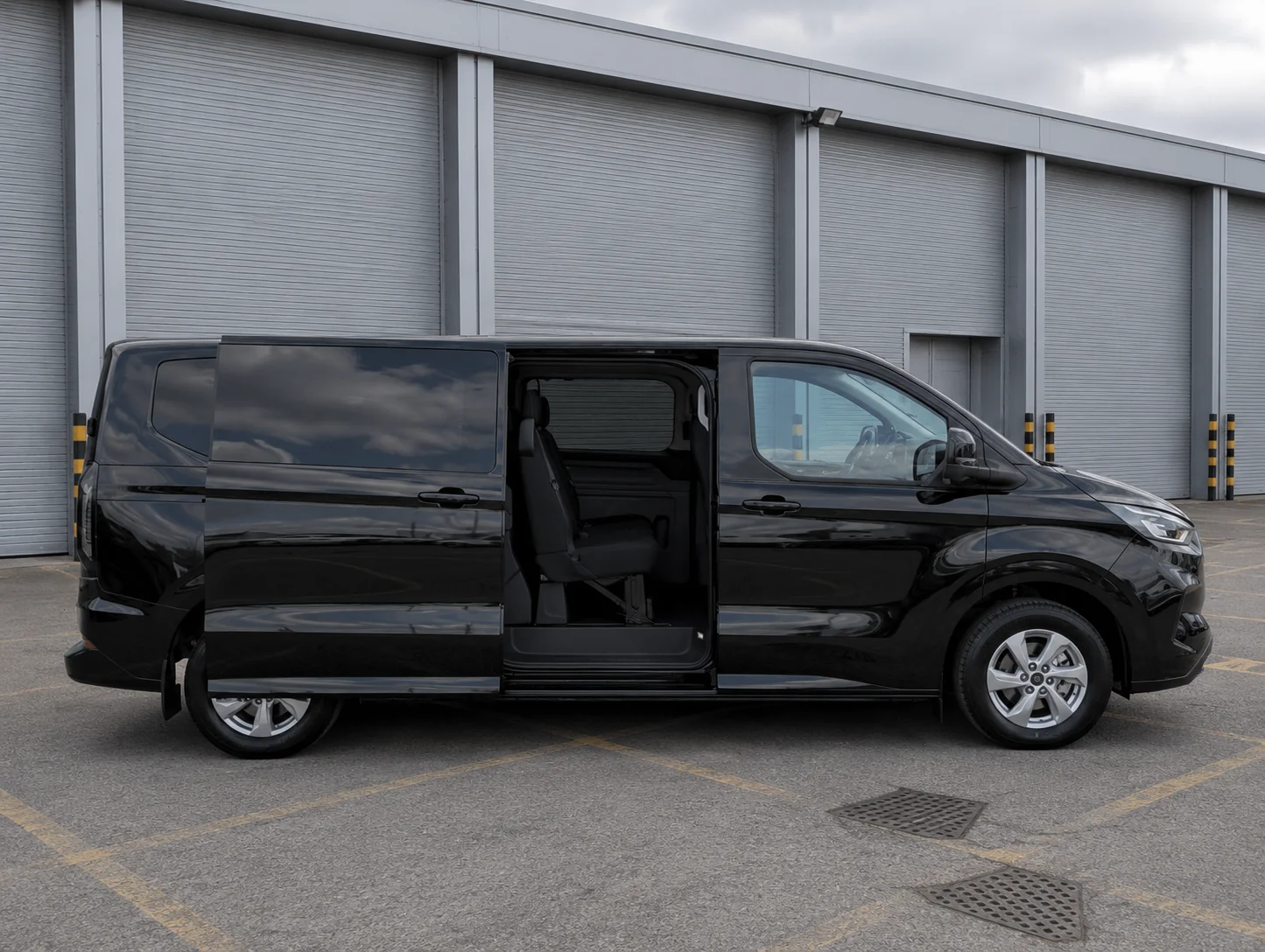 ford-custom-dciv-limited-l2-3